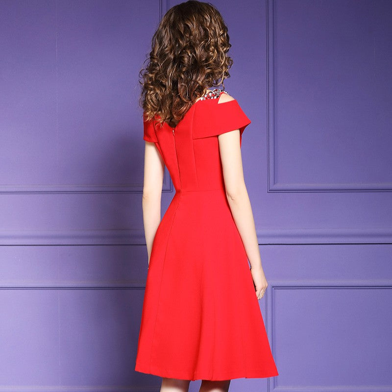 Elegancka Czerwona Sukienka Vintage Czerwona z Odkrytymi Ramionami