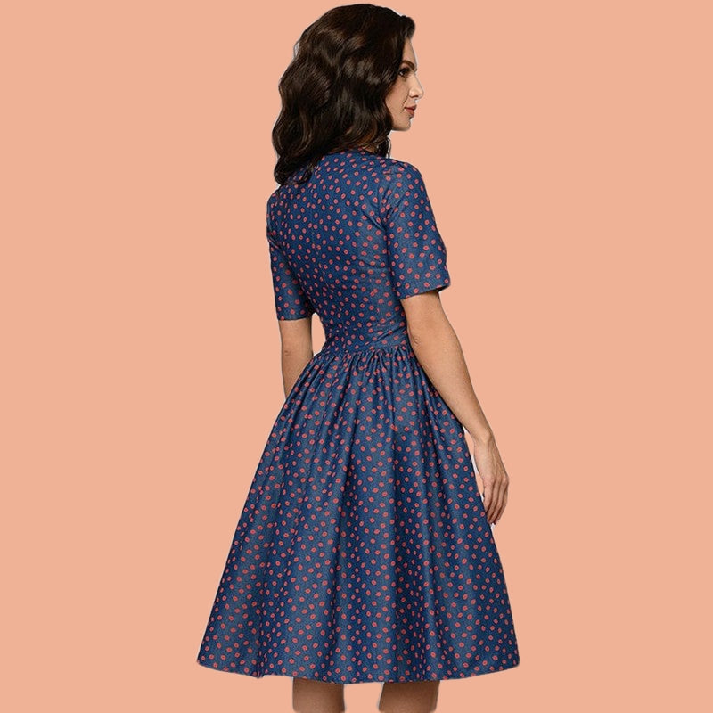 elegancka sukienka granatowa vintage w usta