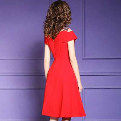 Elegancka Czerwona Sukienka Vintage Czerwona z Odkrytymi Ramionami